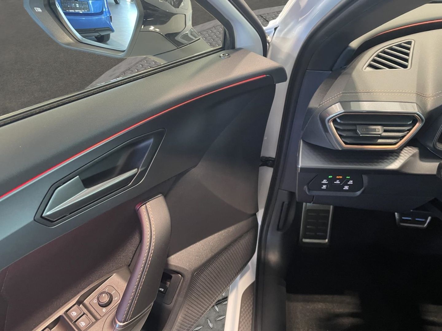 Fahrzeugabbildung CUPRA Formentor 1.5 eTSI 110 kW AHK-klappbar Navi Digi