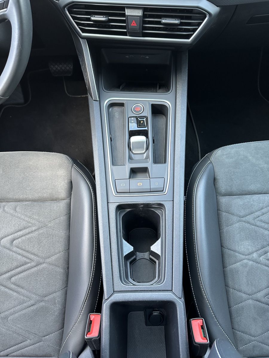 Fahrzeugabbildung SEAT Leon SpT 2.0 TDI DSG NAV+LED+V-COCKPIT+ACC+PANO
