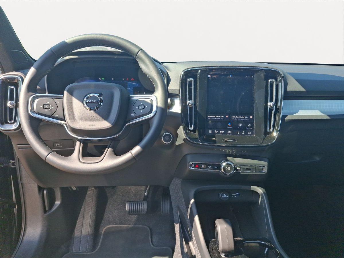 Volvo XC40 B3 Black Edition Plus 360° PANO AHK H/K 20"