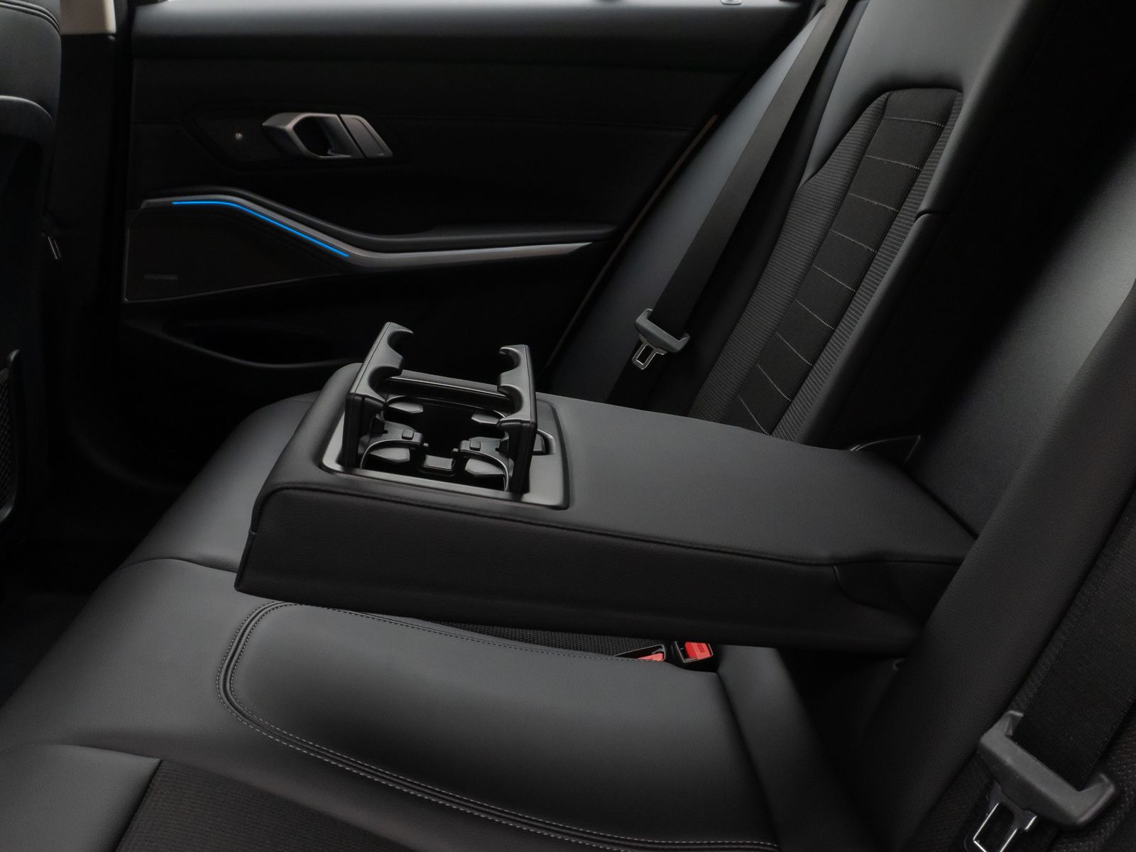 Fahrzeugabbildung BMW 320e Sport Line 360° Laser DAB H/K Komfort Alarm
