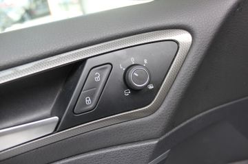 Volkswagen Golf - 6