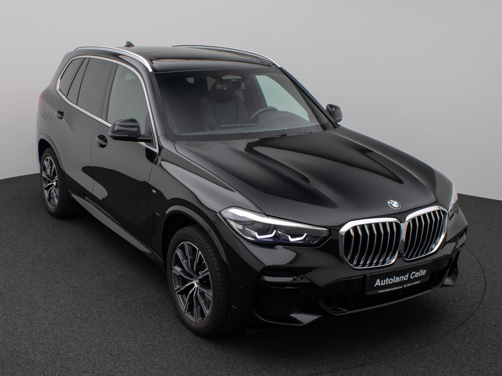 Fahrzeugabbildung BMW X5 xD30d M Sport Panorama 360°HUD HiFi Komfort