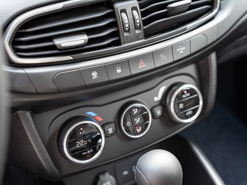 Fahrzeugabbildung Fiat Tipo Kombi 1.5 GSE Garmin LED KLIMA KAMERA