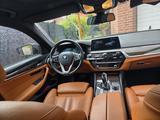 BMW 530i xDrive Touring A - - BMW 530: Schwarz