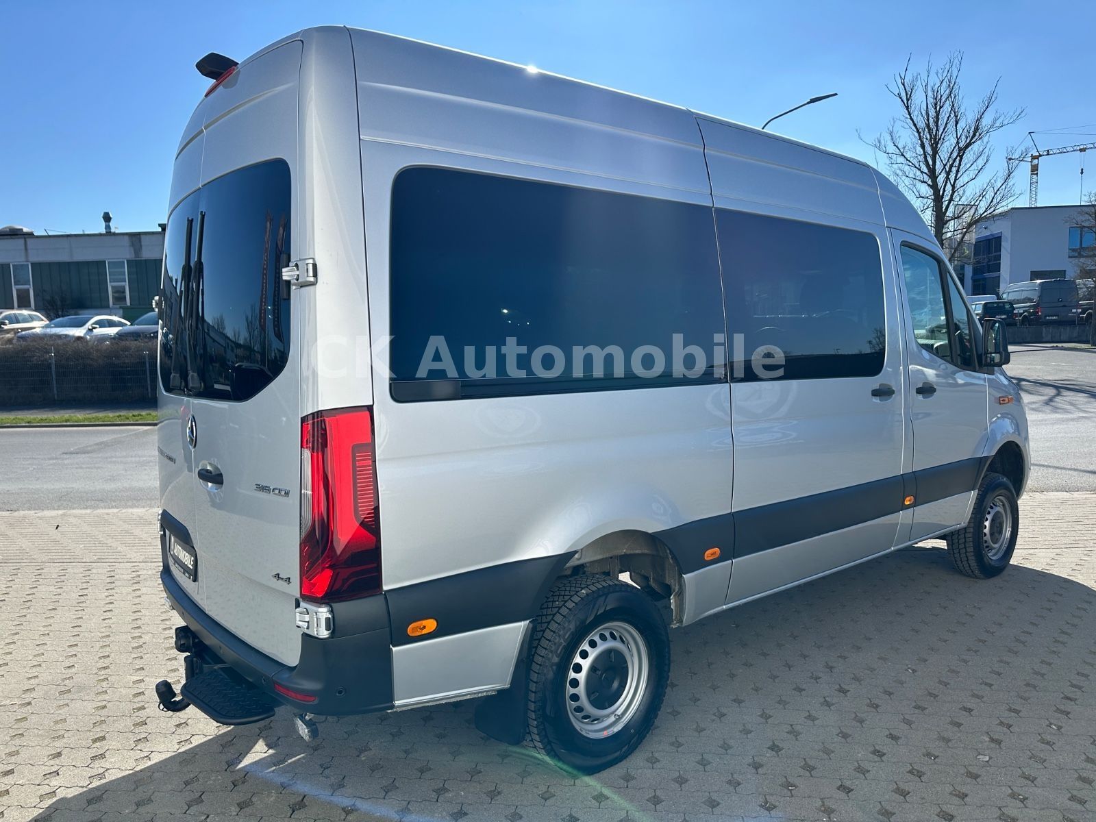 Fahrzeugabbildung Mercedes-Benz Sprinter 319 Kombi 4x4/8 Sitze/Klima/Navi/Kamera