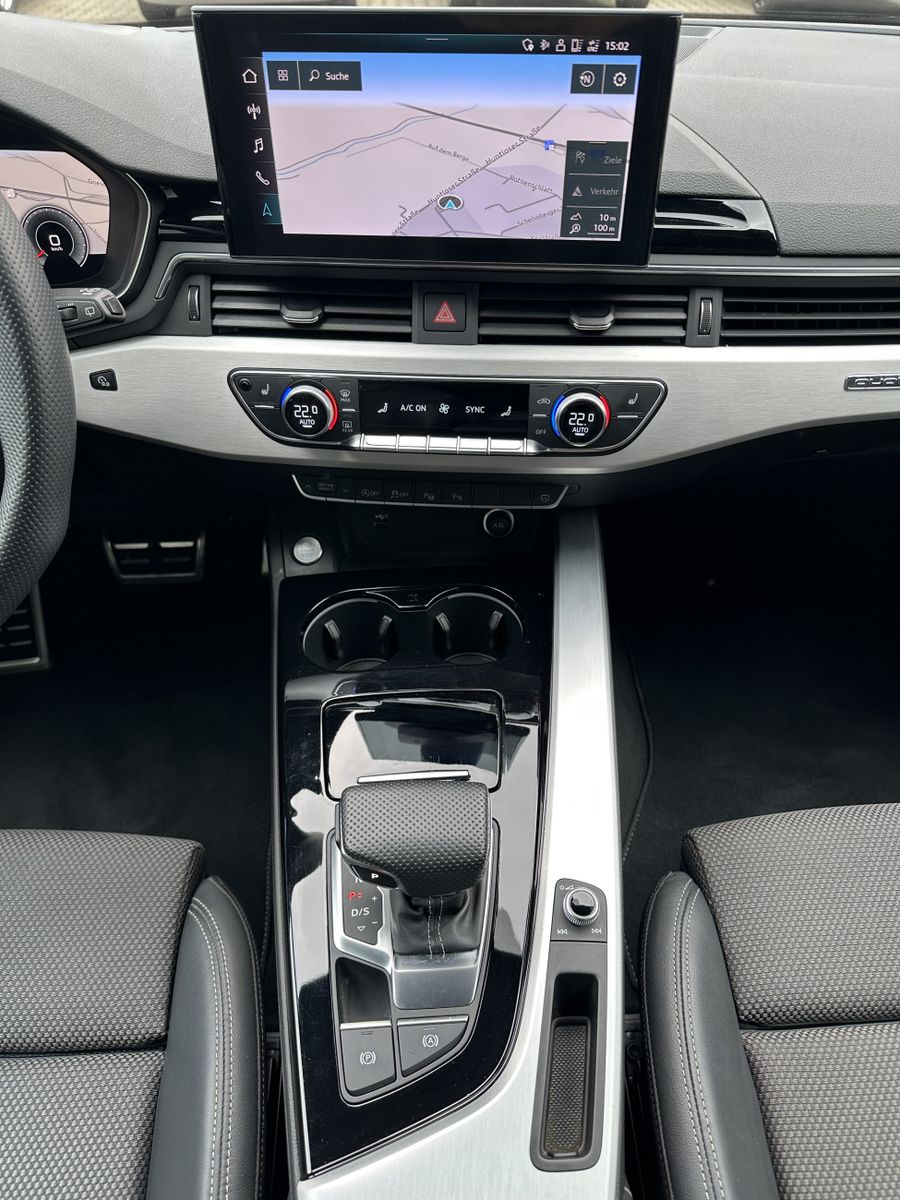 Fahrzeugabbildung Audi A4 Avant 40 TFSI S-Line Qu VCOCK+HUD+NAV+LED+ACC