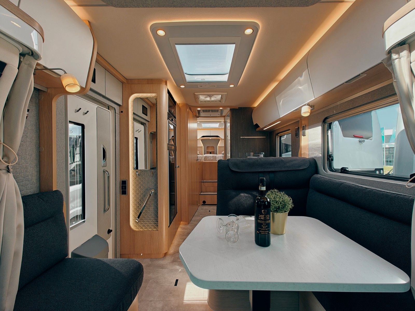 Fahrzeugabbildung HYMER / ERIBA / HYMERCAR B - KLASSE ML T 780 BLACKLINE