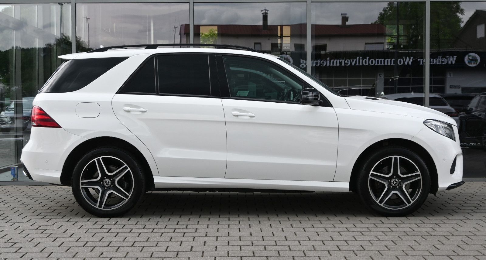 Fahrzeugabbildung Mercedes-Benz GLE 350 d 4MAT. AMG LINE °NIGHT°AHK°ILS°360°SHD°