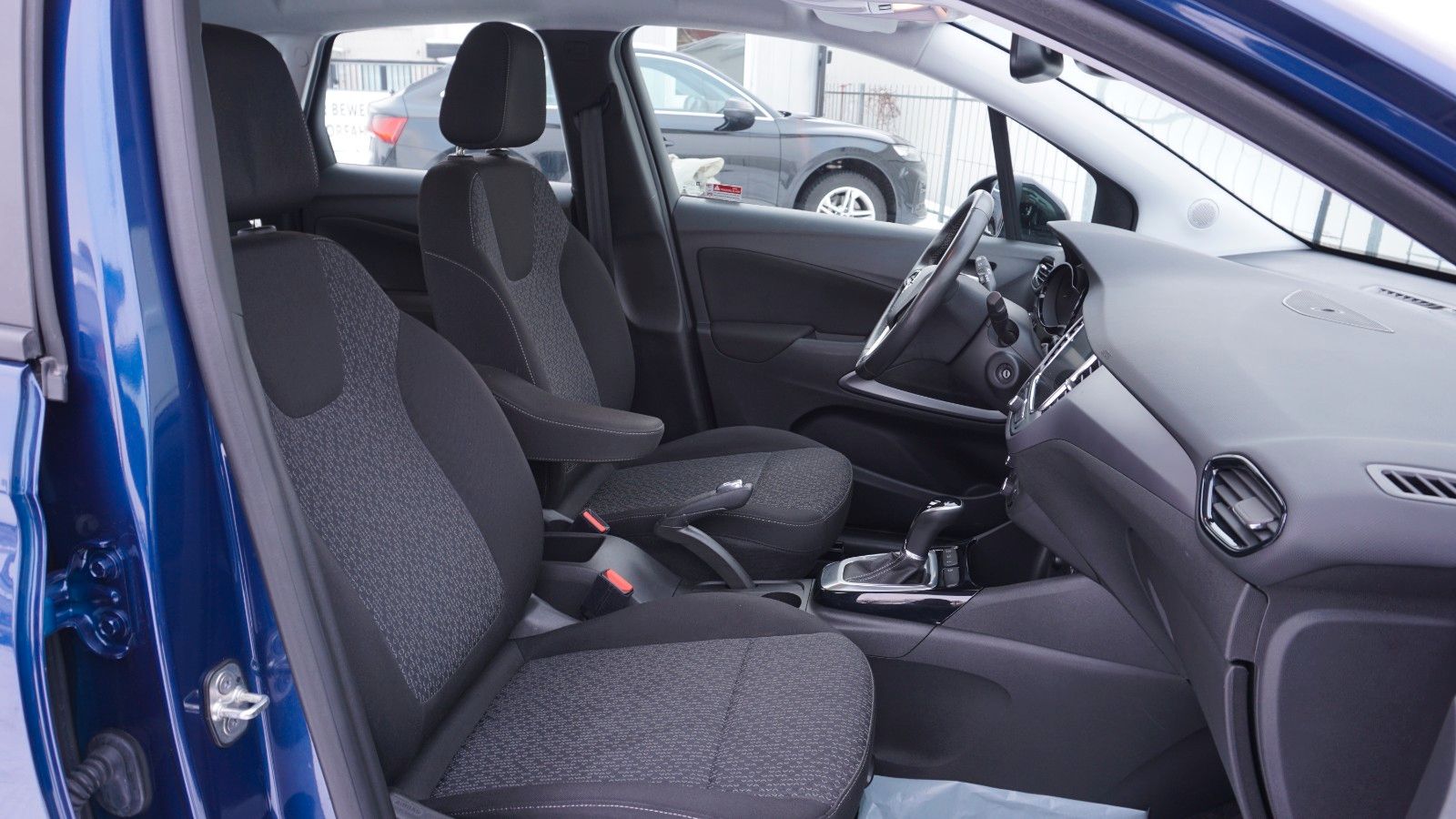 Fahrzeugabbildung Opel Crossland Edition, Navi, LED, Kamera, PDC