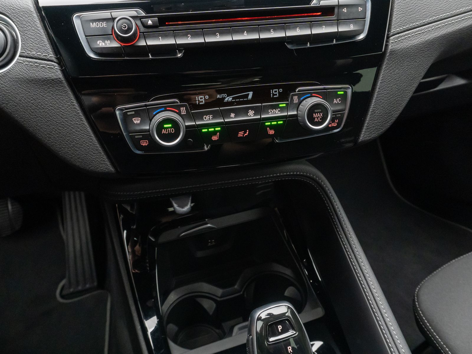Fahrzeugabbildung BMW X2 sD18i  Kamera DAB AHK Navi HiFi Sportsitz 18"