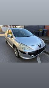 Peugeot 307  5-türig  1.6 Liter  109 PS - Peugeot 307 Gebrauchtwagen in Köln