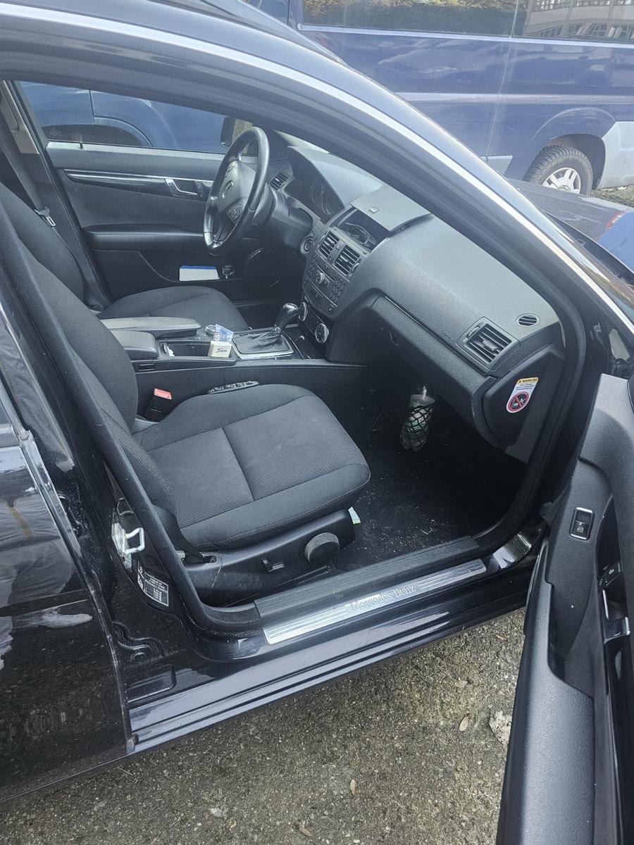 Mercedes-Benz C200 2010 — photo 7