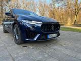 Maserati Levante Benzin 3.0 V6 257kW GRANSPORT 4x4 Au... - blaue Maserati Levante