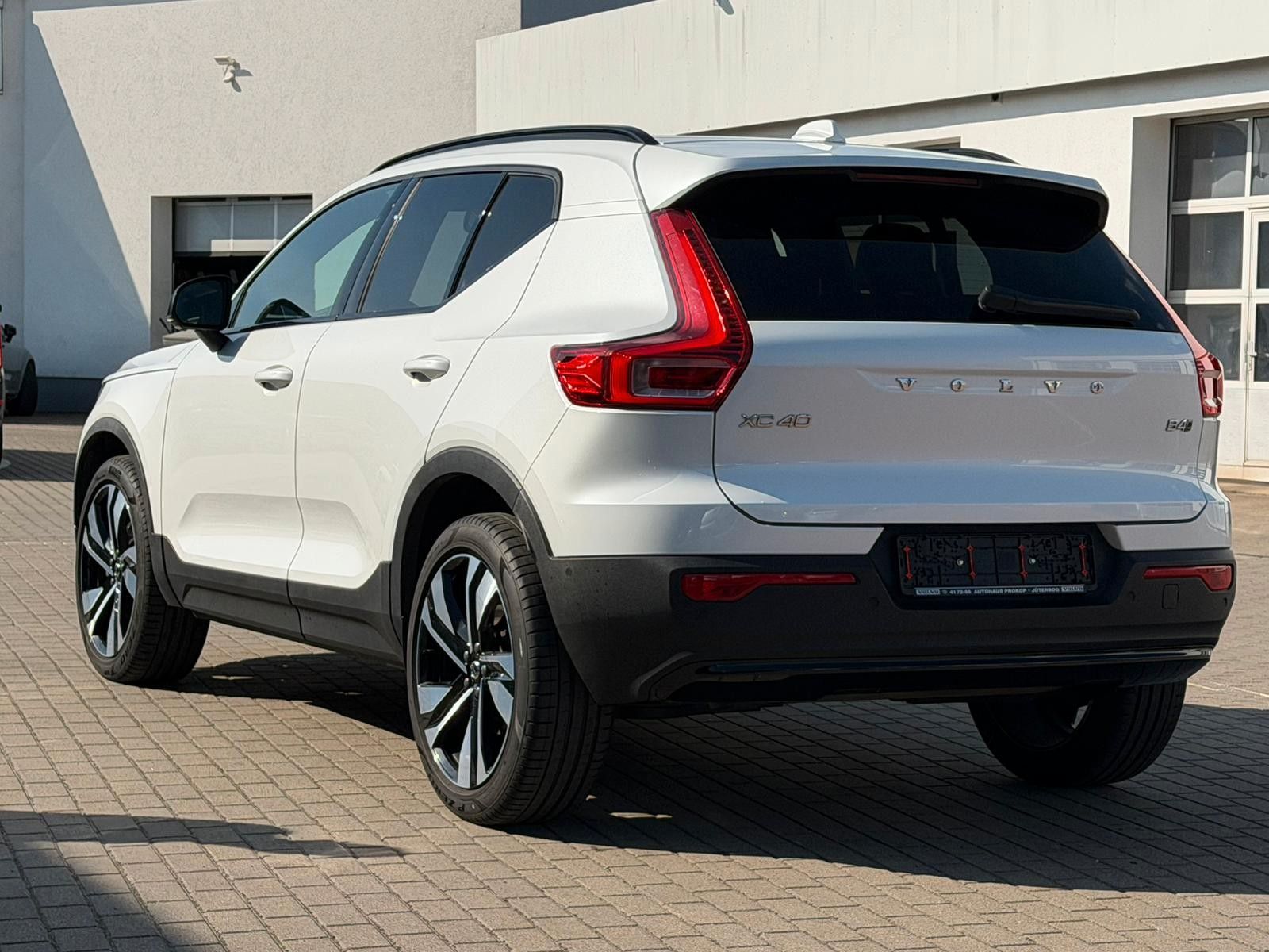 Fahrzeugabbildung Volvo XC40 B4 AWD Ultimate Dark*PANO*STDHZG*360°*ACC