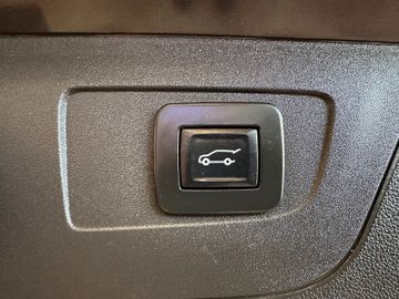 MYAUTOCENTER – Gebraucht- und Jahreswagen mit Werkstattservice in Pfaffenhofen Opel Insignia B Sports Tourer Elegance *TÜV*LED*Navi*