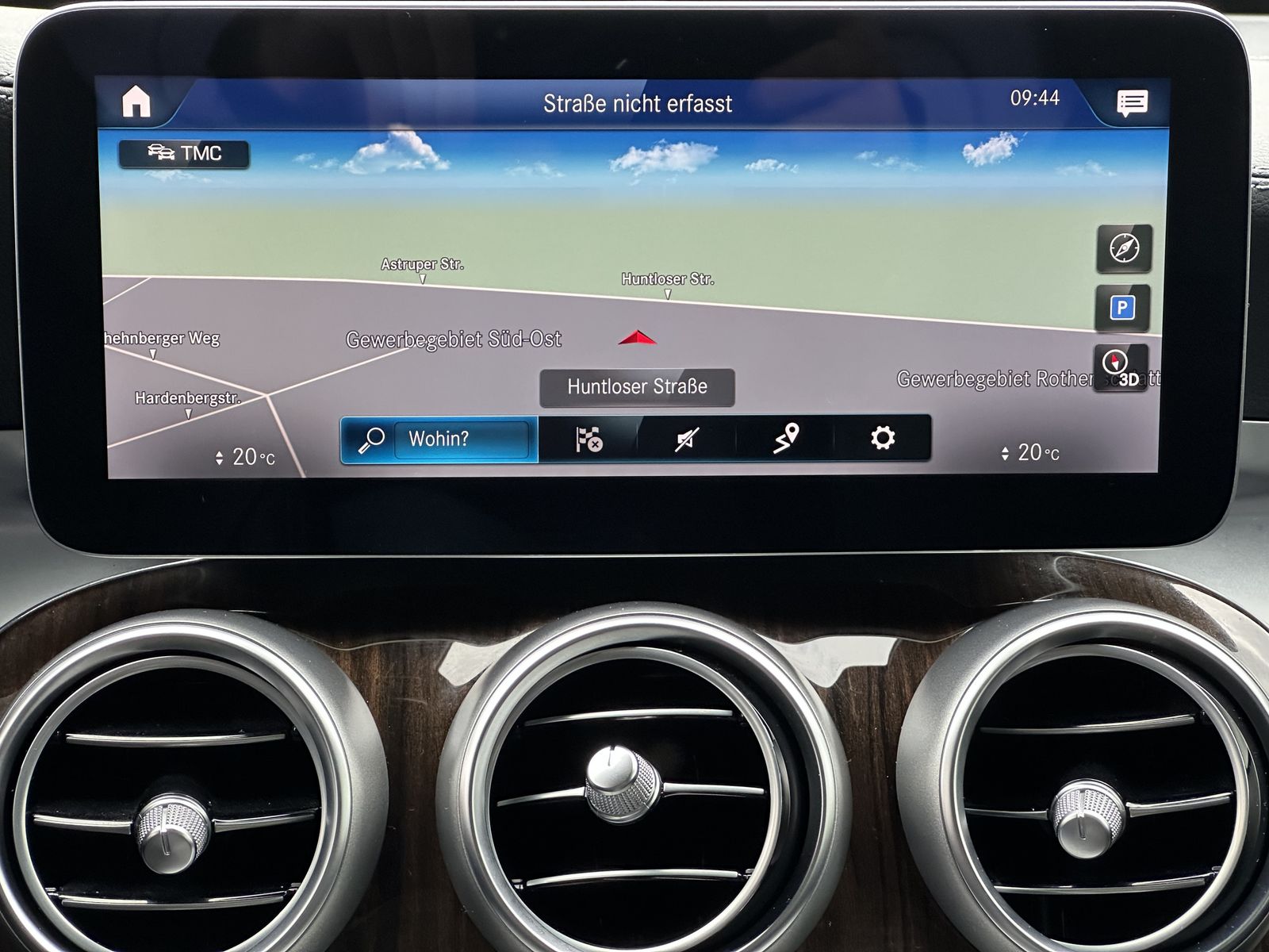 Fahrzeugabbildung Mercedes-Benz GLC 300e 4Matic Luxury NAV+LED+PANO+19ZOLL+1HD