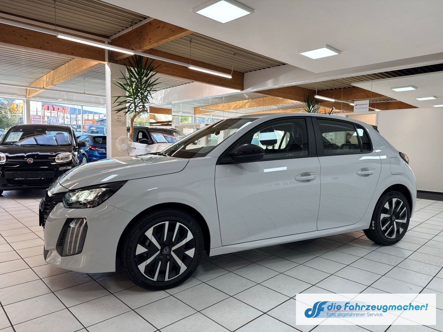 Fahrzeugabbildung Peugeot 208 Style LED Fahrerprofil DAB SHZ Keyless Start