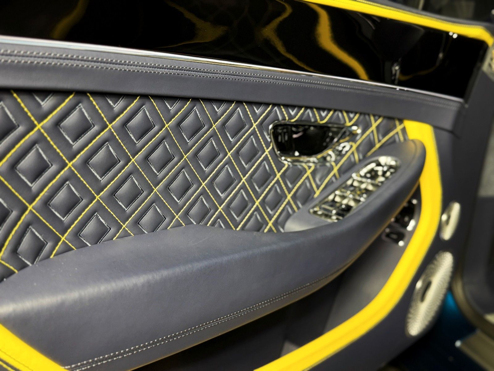 Fahrzeugabbildung Bentley Continental GT 6.0 W12 Speed Mulliner