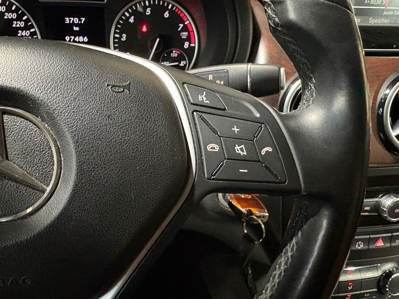 Fahrzeugabbildung Mercedes-Benz B 200/PANO/MEMORY/KLIMA/CAR-PLAY/2.HAND/KAMERA