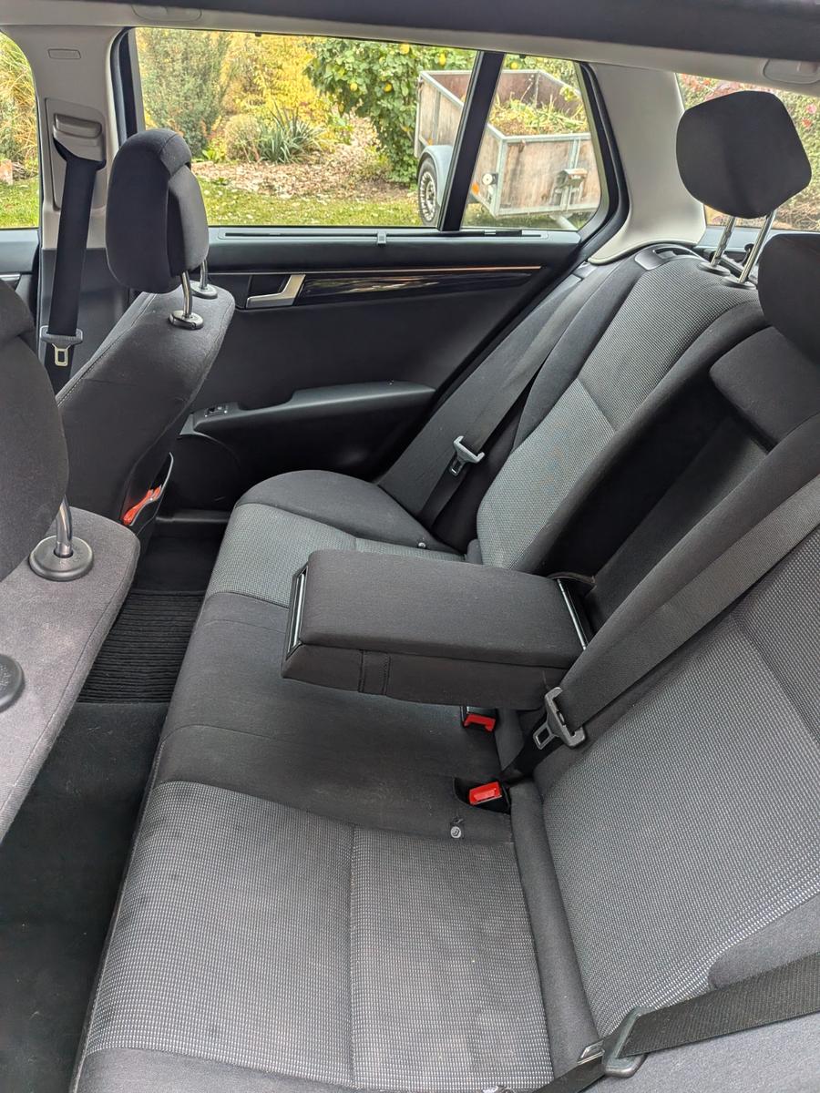 Mercedes-Benz C200 2011 — photo 10
