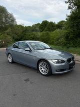 BMW 325i Coupé - - BMW 325 aus 2006: Coupe, 325i