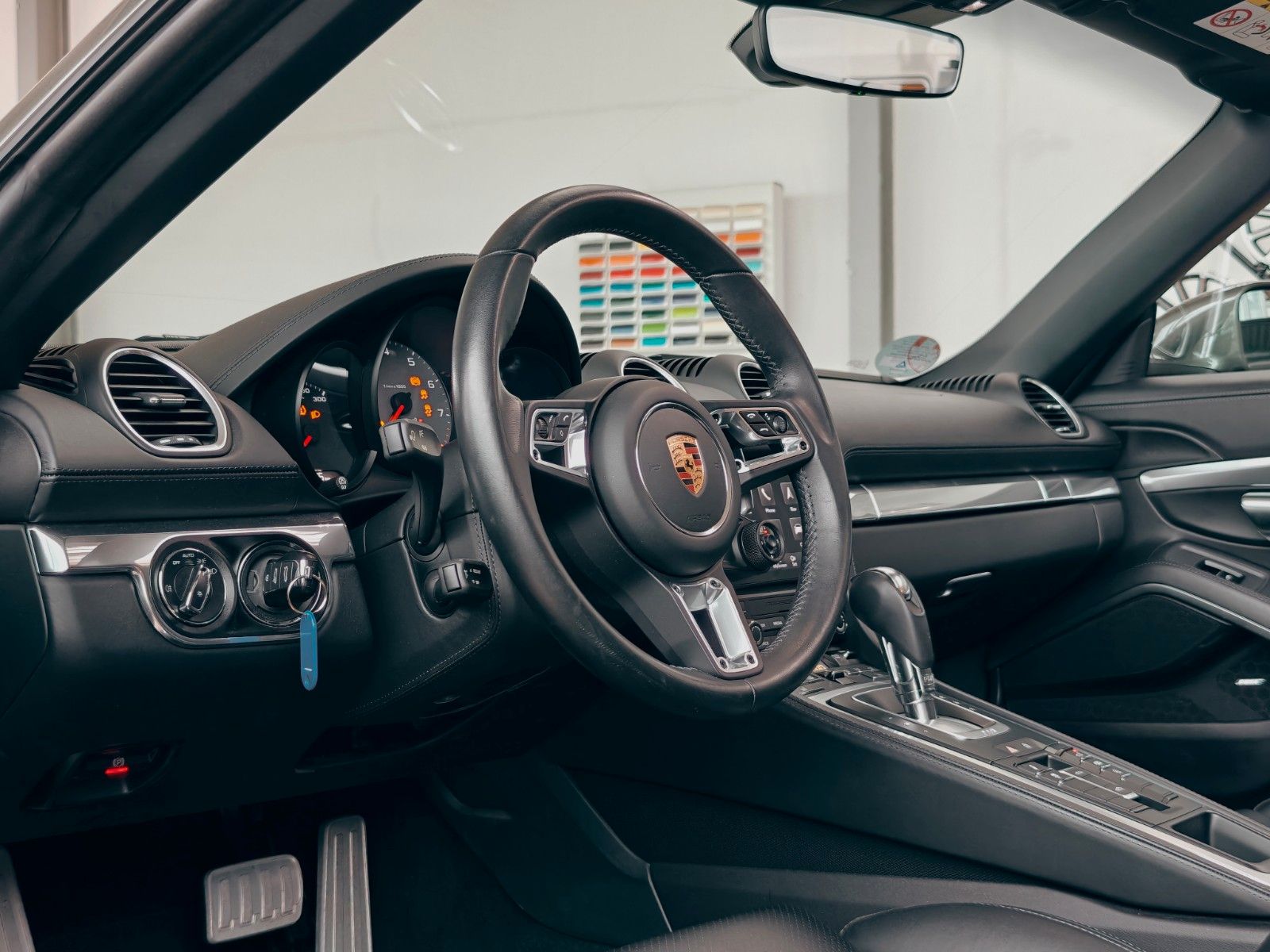 Fahrzeugabbildung Porsche BOXSTER S - 718 AVENTURINGRÜN METALLIC