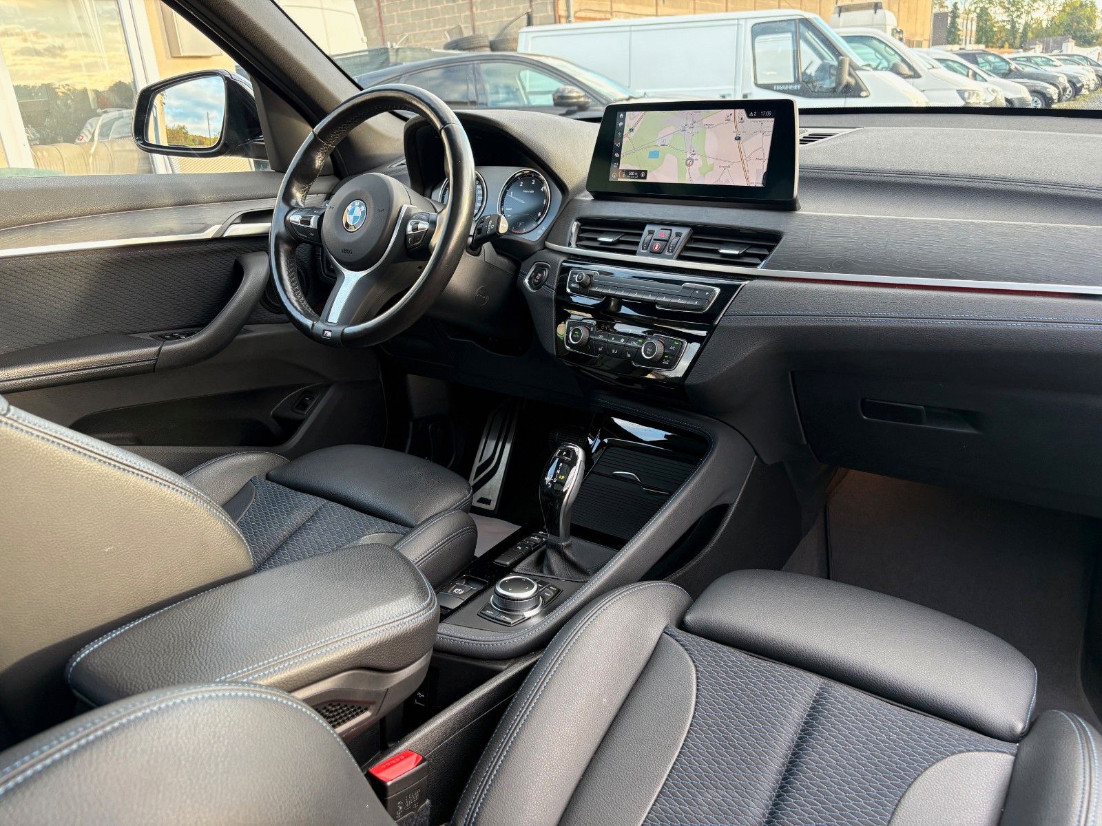 Fahrzeugabbildung BMW X1 sDrive18d Aut. M SPORTPAKET Navi LED Pano HUD