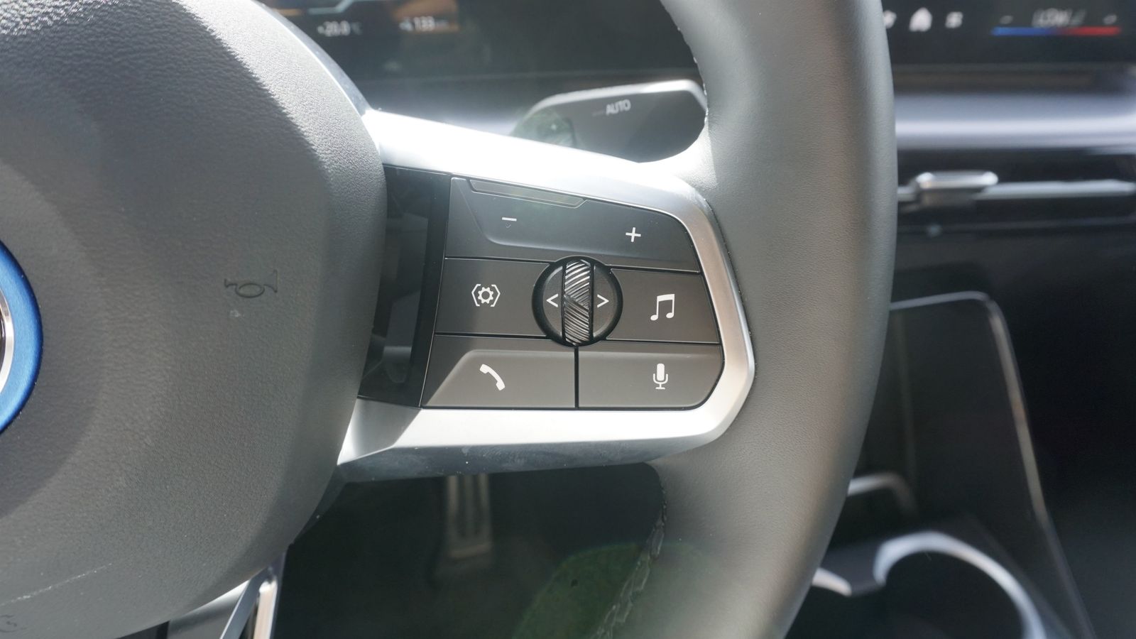 BMW iX2 - Bild 15