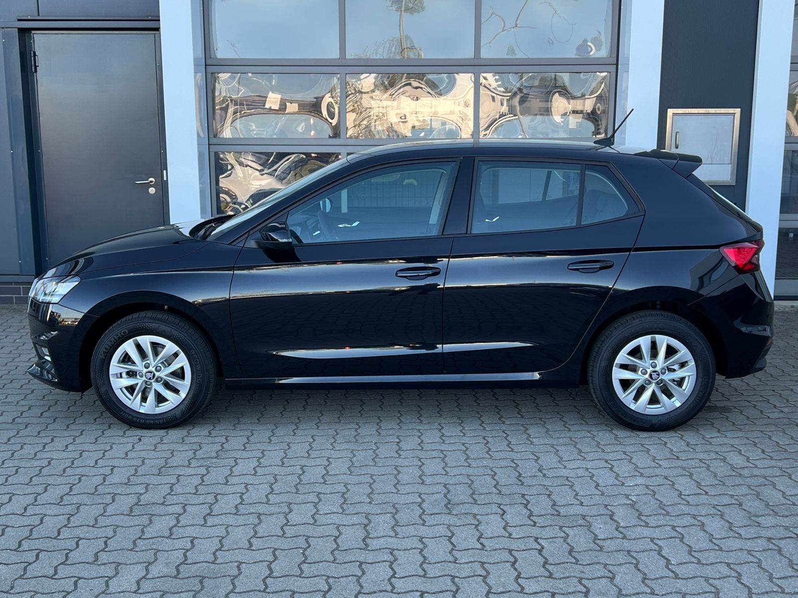 Fahrzeugabbildung SKODA Fabia Selection 1.0 TSI DSG *LED, KESSY, Rückfah