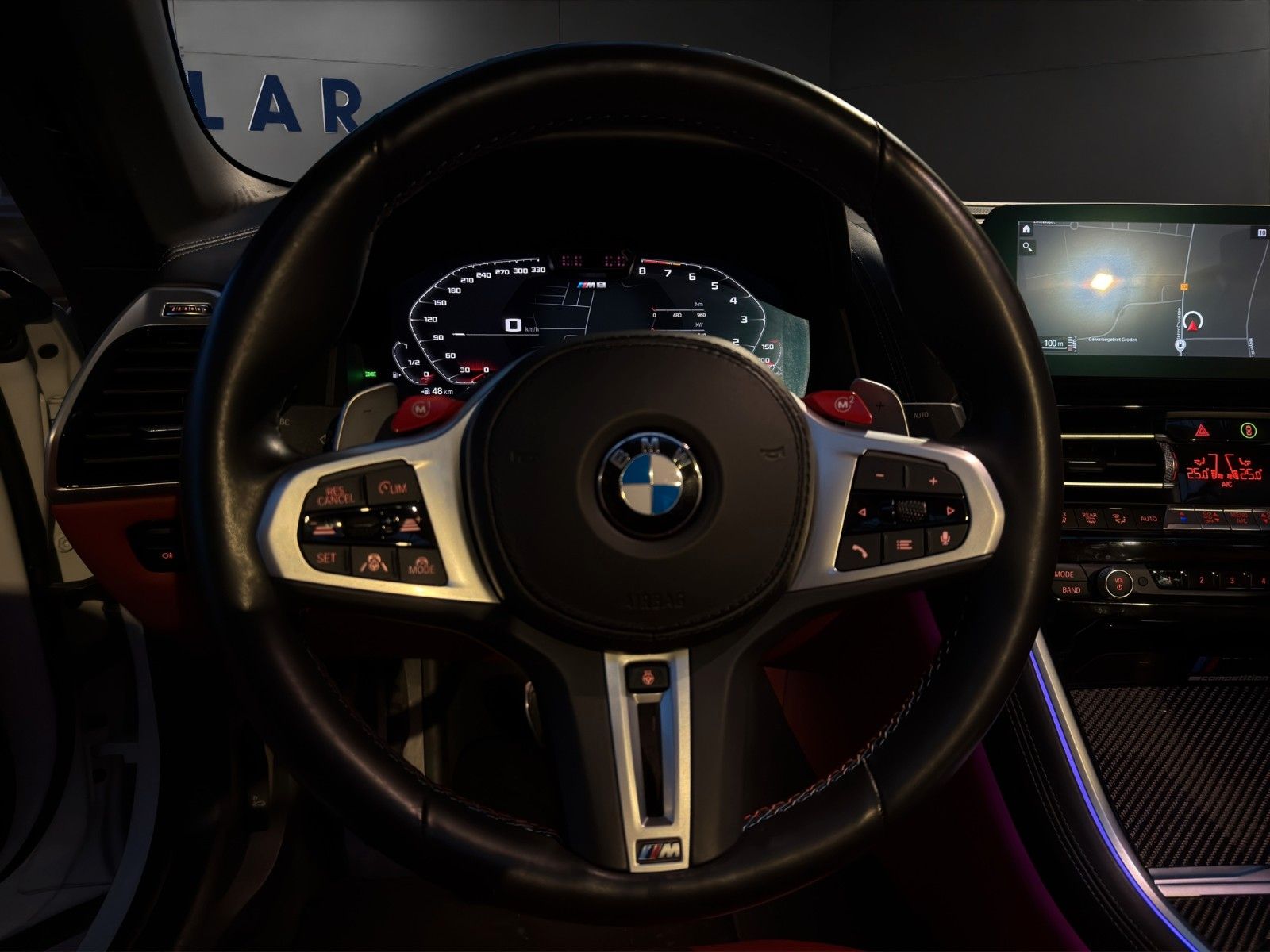 Fahrzeugabbildung BMW M8 Comp xDrive B&W/Keramik/SportAGA/Carbon/Laser