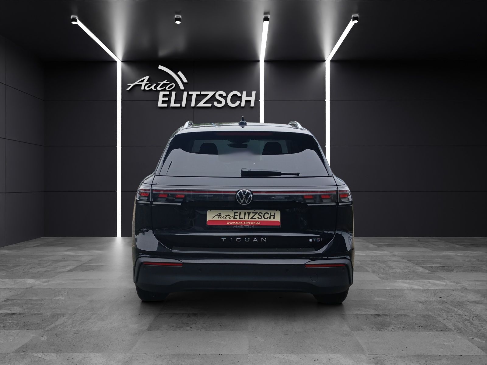 Fahrzeugabbildung Volkswagen Tiguan eTSI Life DSG LED AHK Navi AID ACC RFK SH