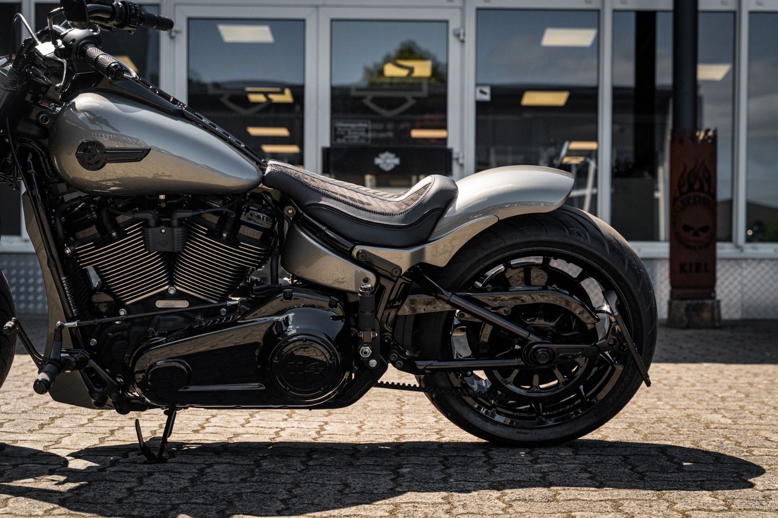 Fahrzeugabbildung Harley-Davidson DARK FAT BOY FLFBS 114 MY24 - ÖHLINS PORSCHE J&H