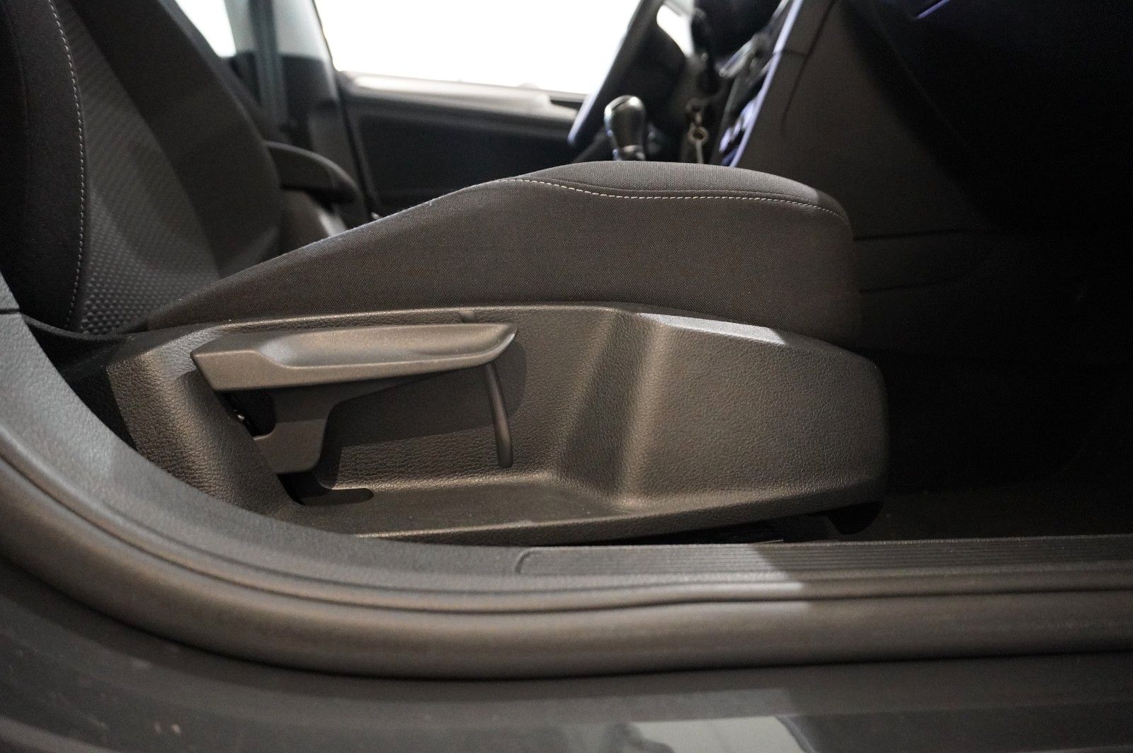Fahrzeugabbildung Volkswagen Golf VII Lim. 1.0 TSI TRENDLINE NAVI/SHZ/PDC
