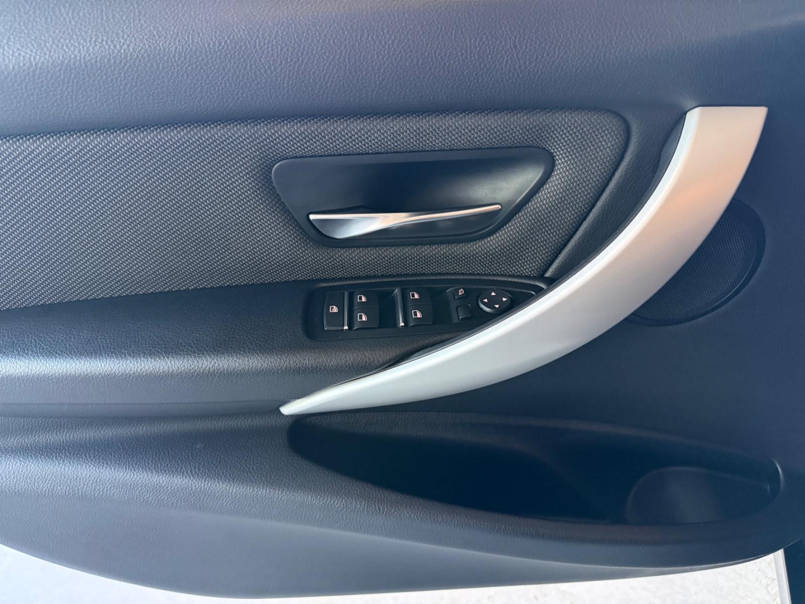 BMW 320i Touring Advantage LED/Memory/HUD/Pano/ACC