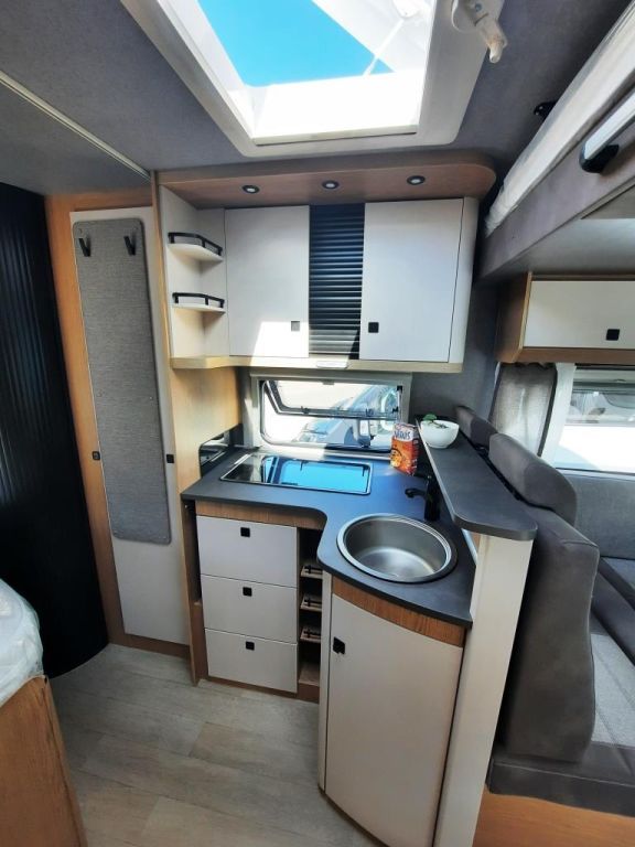 Fahrzeug Übersicht 12 Fahrzeugabbildung Hobby ONTOUR T 700 FH Verfüg./Sparen Sie 22.709,- €