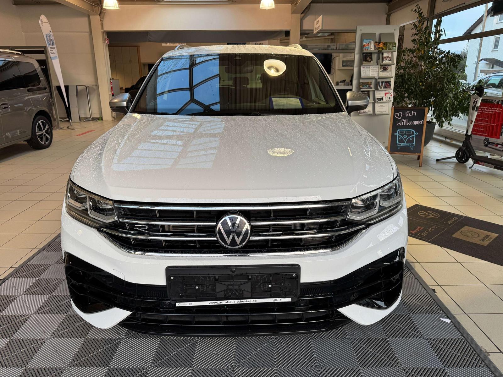 Volkswagen Tiguan R 4Motion, AHK,Leder, 8 Fach bereift, Nav