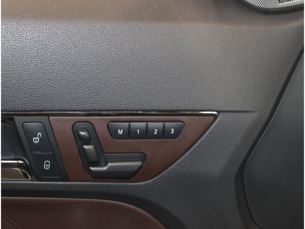 Fahrzeugabbildung Mercedes-Benz E 350 CGI AMG Line BlueEff. Designo*H&K*TOP