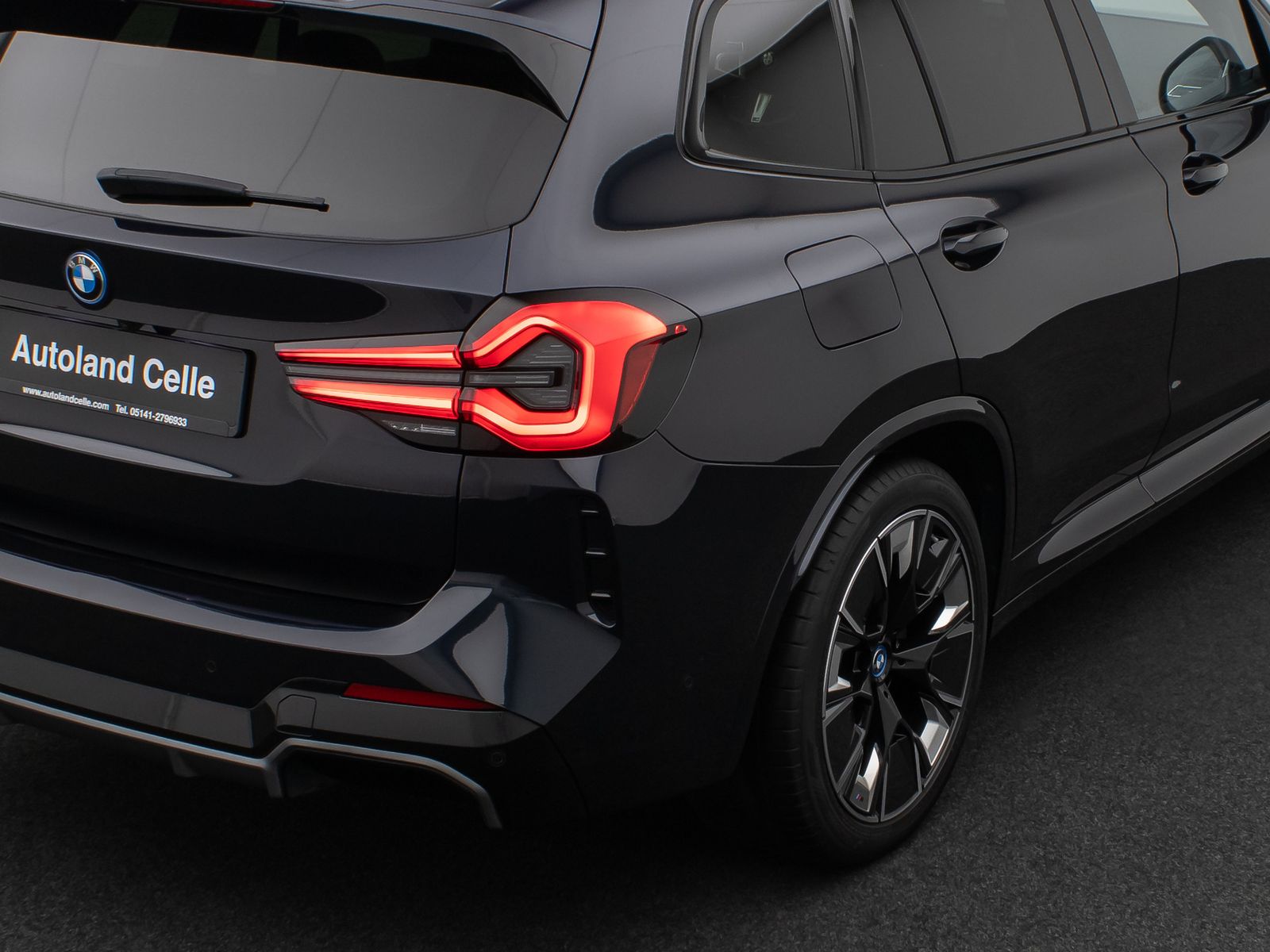 Fahrzeugabbildung BMW iX3 Impressive M Sport 360°HUD DAB H/K AHK Komfo