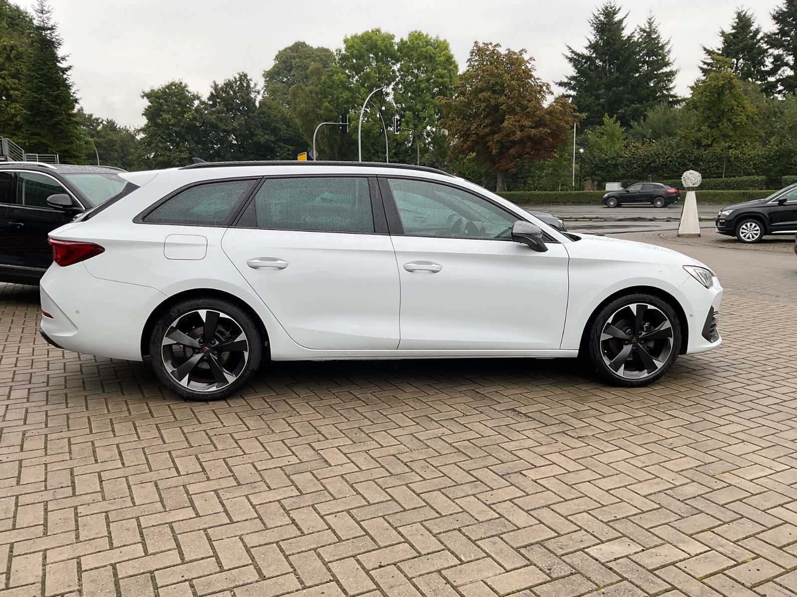 Fahrzeugabbildung CUPRA Leon Sportstourer 1.5 eTSI DSG,Kamera,18,LED
