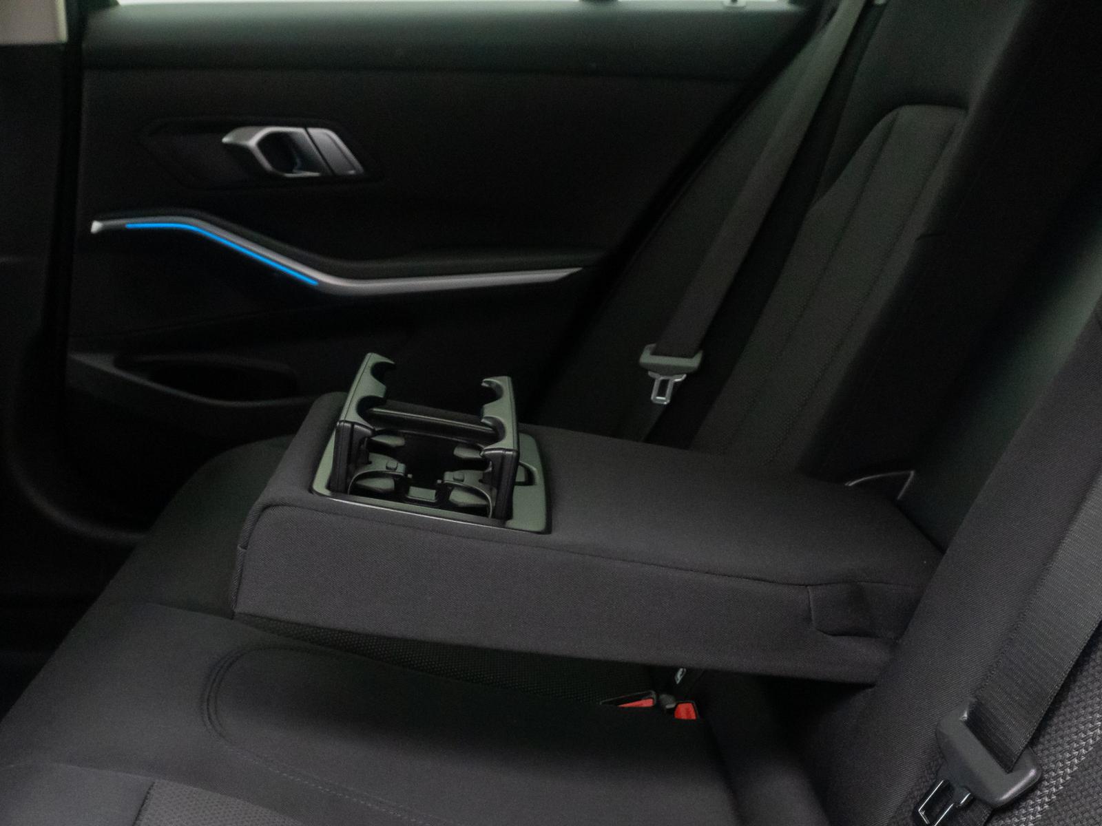 BMW 320 i GeschwindigReg PDC DAB Cockpit+ Widscreen, миниатюра 28