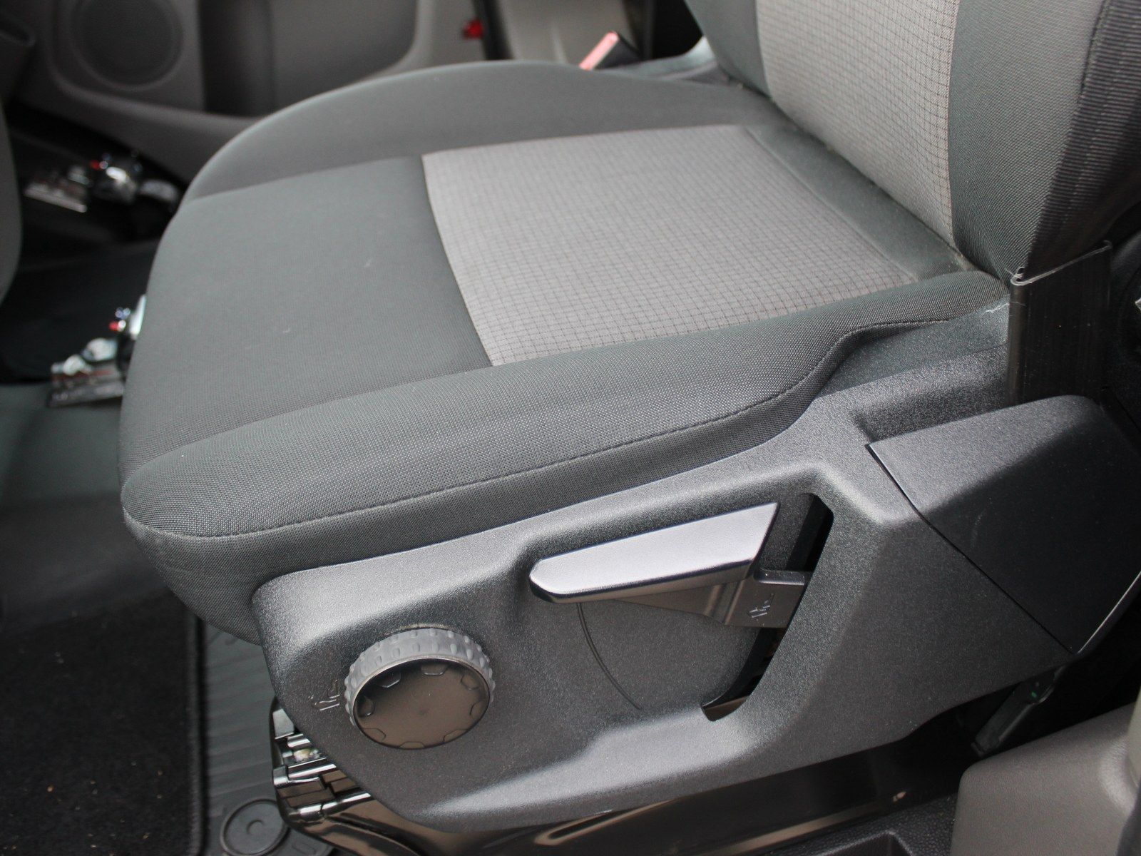 Fahrzeugabbildung Ford Transit Custom 320 L1 2,0 TDCi