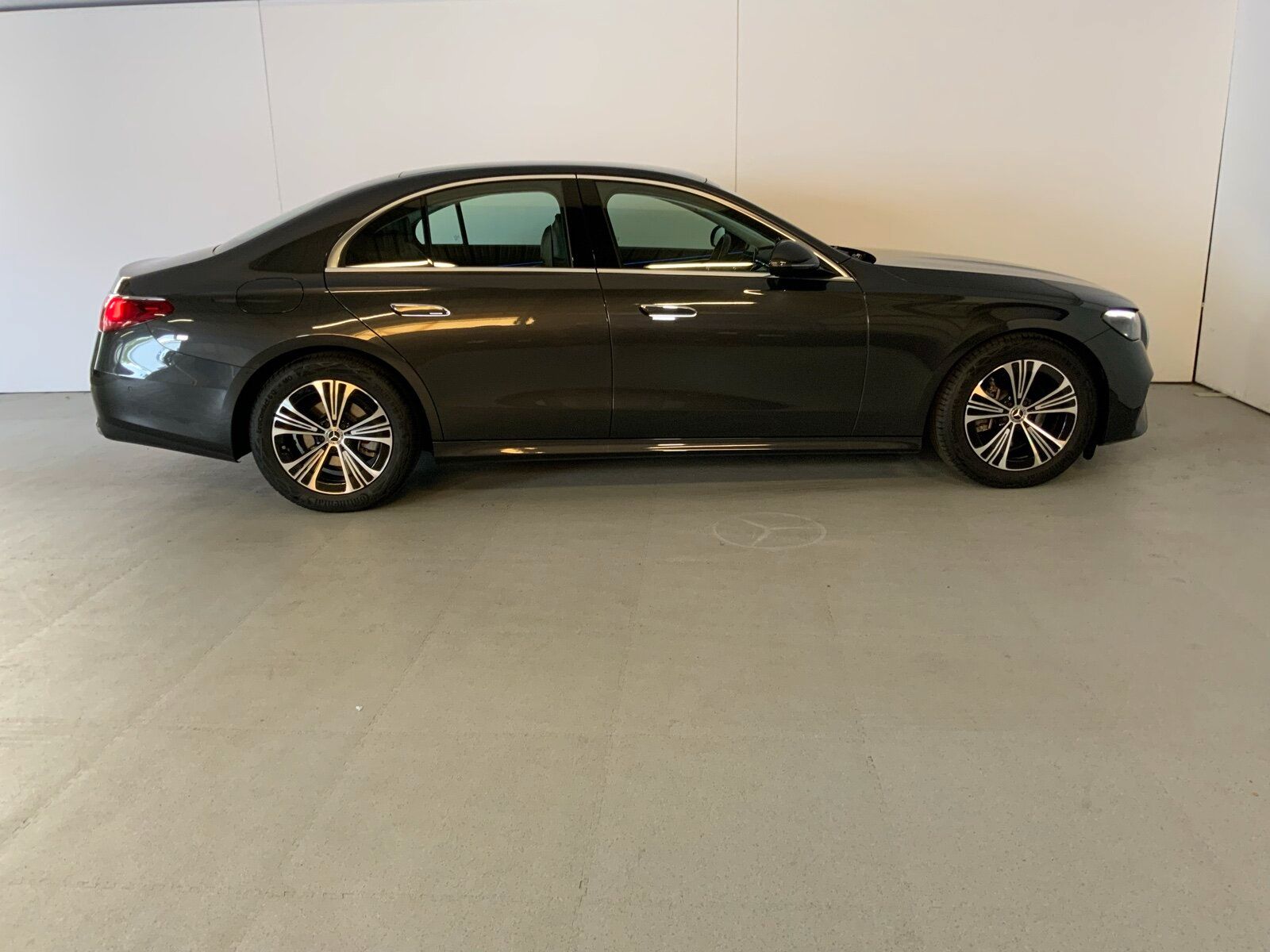 Mercedes-Benz E 220 d Limousine AVANTGARDE Distronic RüCam LED foto 4
