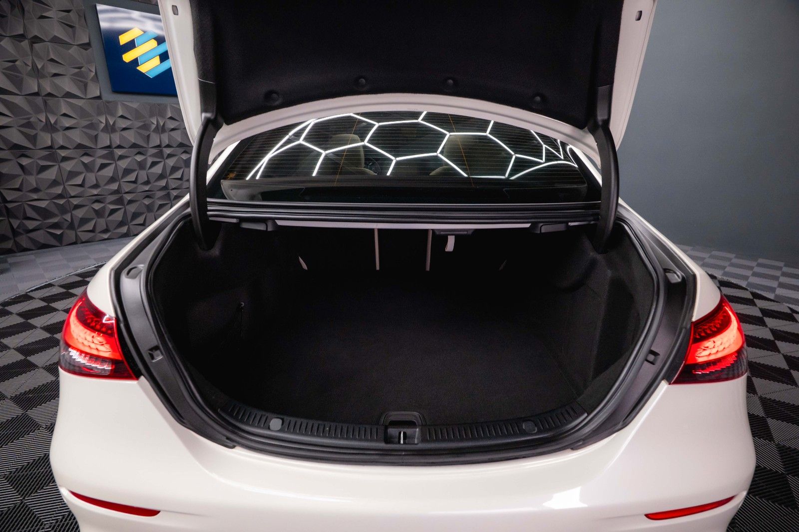 Fahrzeugabbildung Mercedes-Benz E 53 AMG 4Matic+ Facelift Designo *ACC*Pano*360*