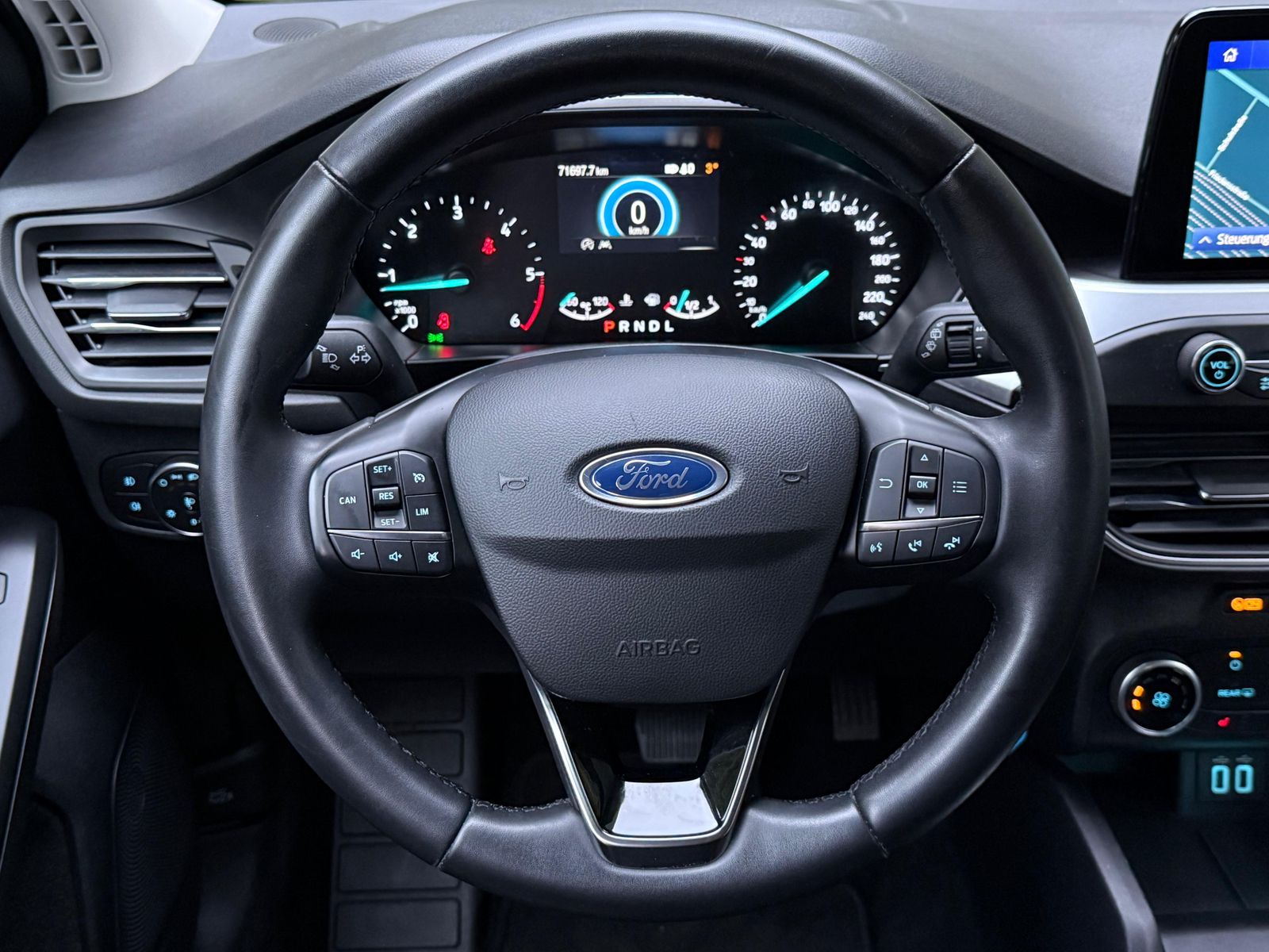 Fahrzeugabbildung Ford Focus 1.5 TDCi Aut. Cool&Connect LED+NAV+AHK+KAM