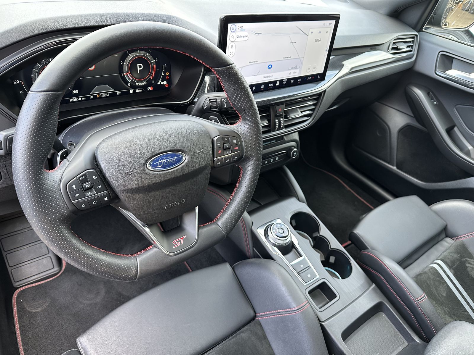Fahrzeugabbildung Ford Focus Turnier 2.3 EB ST X NAV+LED+AHK+PANO+HUD