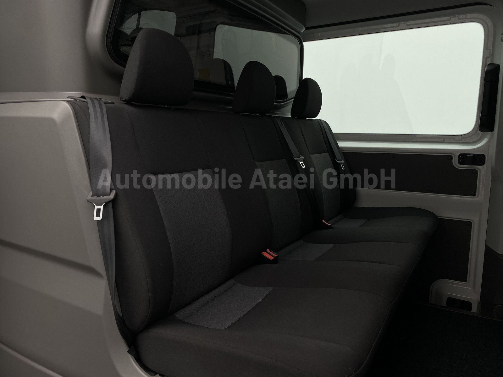 Fahrzeugabbildung Volkswagen Crafter 35 Plus *Mixto+6-Sitze* AHK 3,0t 2682