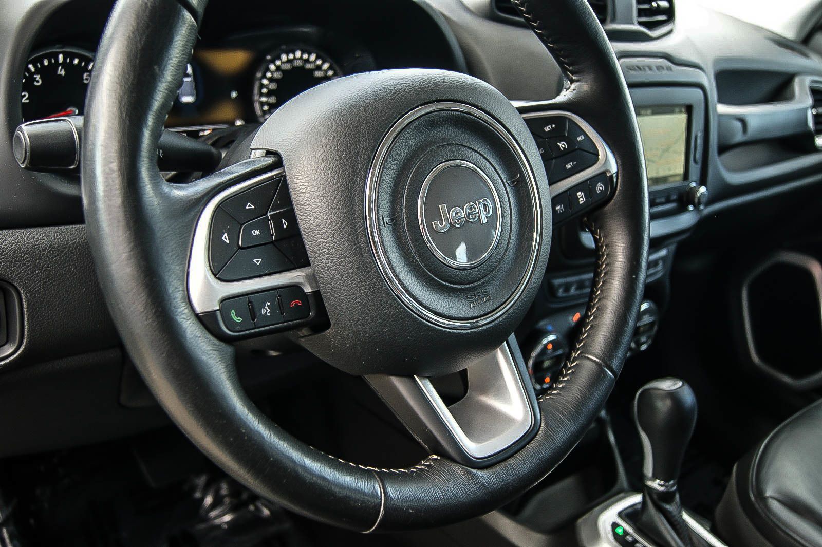 Fahrzeugabbildung Jeep Renegade Limited 4WD Auto LEDER NAVI KEYLESS PDC