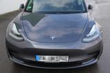 Tesla Model 3 Standard-Reichweite Plus - silberne Tesla Model 3