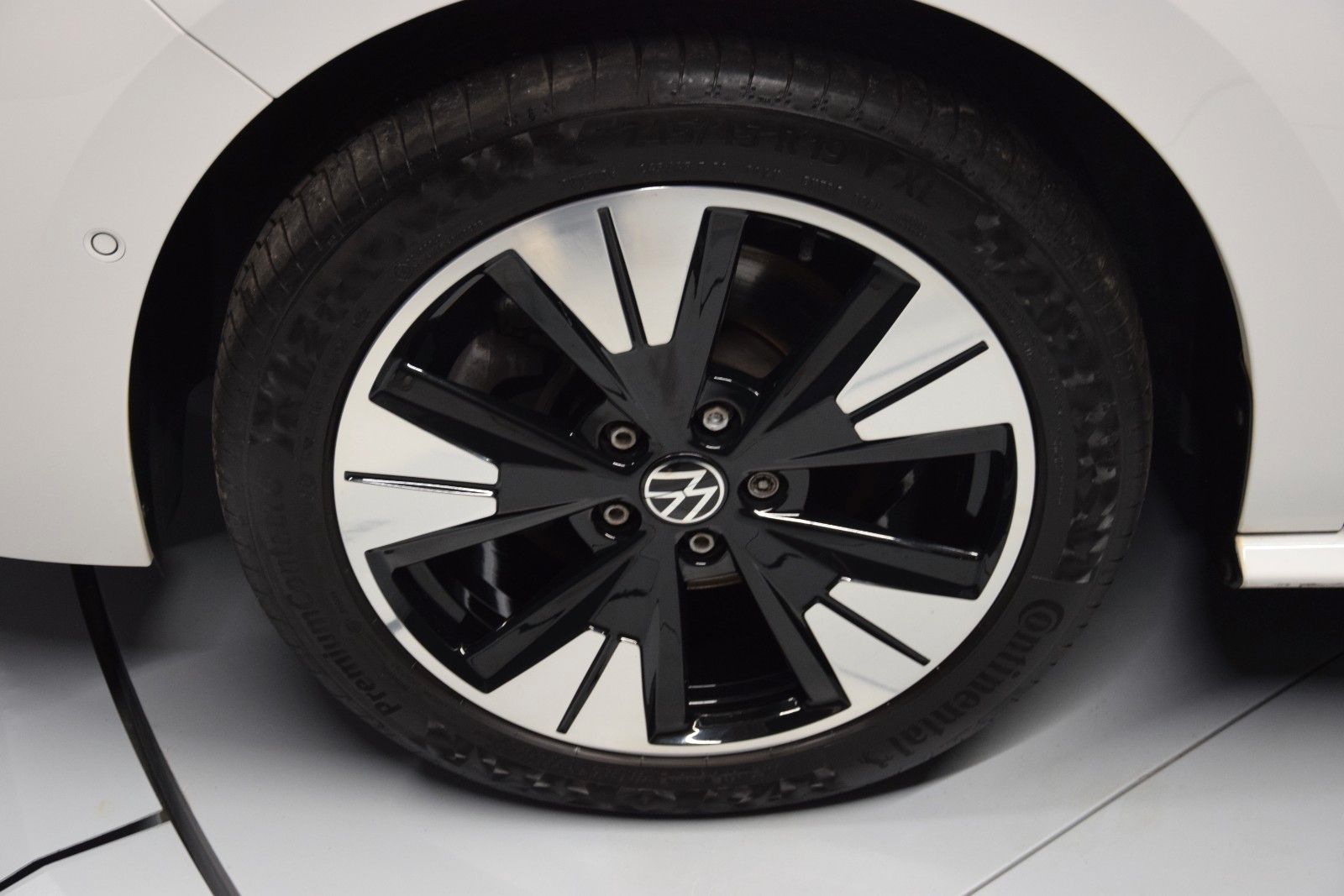 Fahrzeugabbildung Volkswagen T7 Multivan Style lang ACC Matrix vis-a-vis AHK