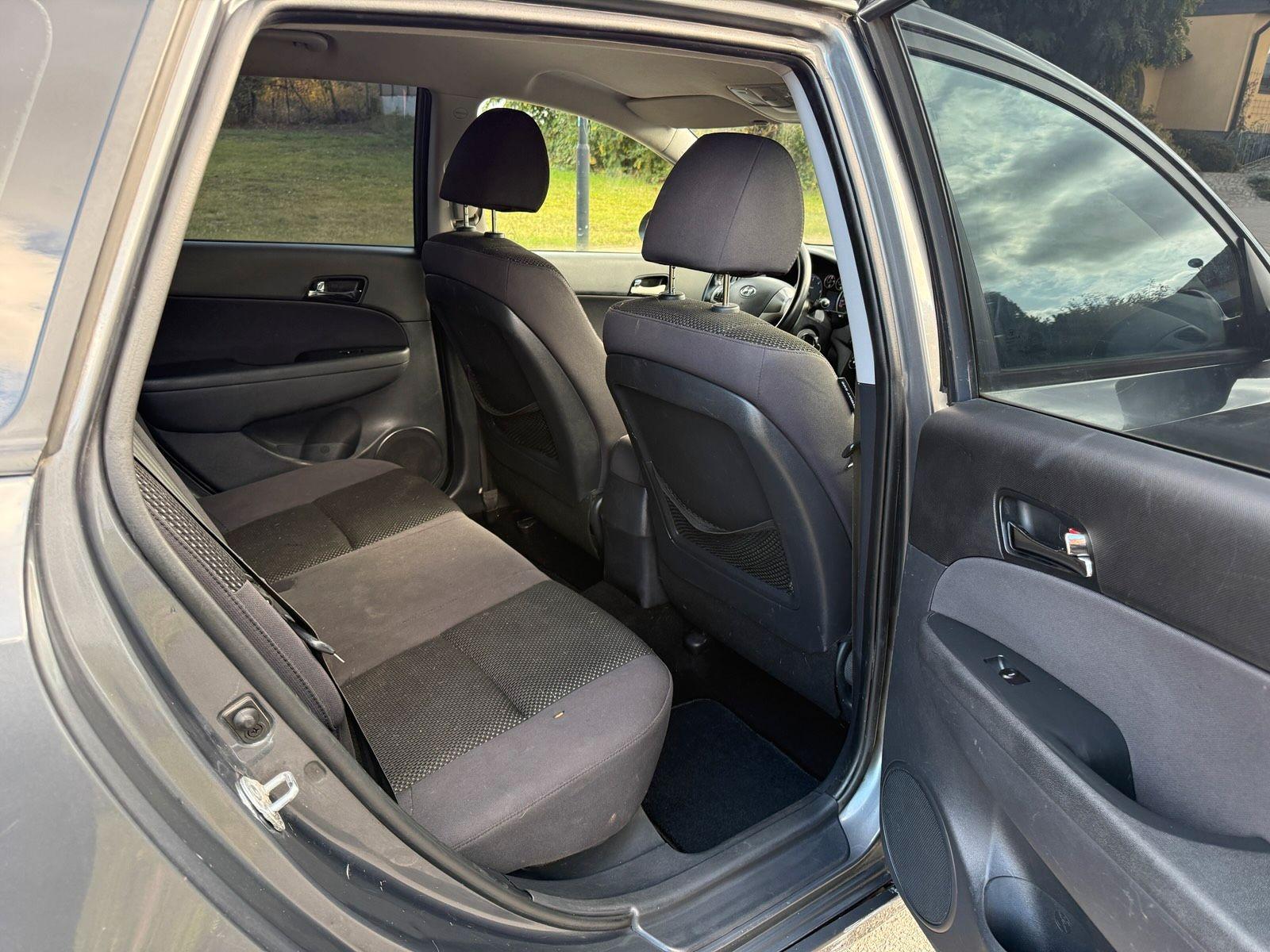 Hyundai i30 2011 — photo 12